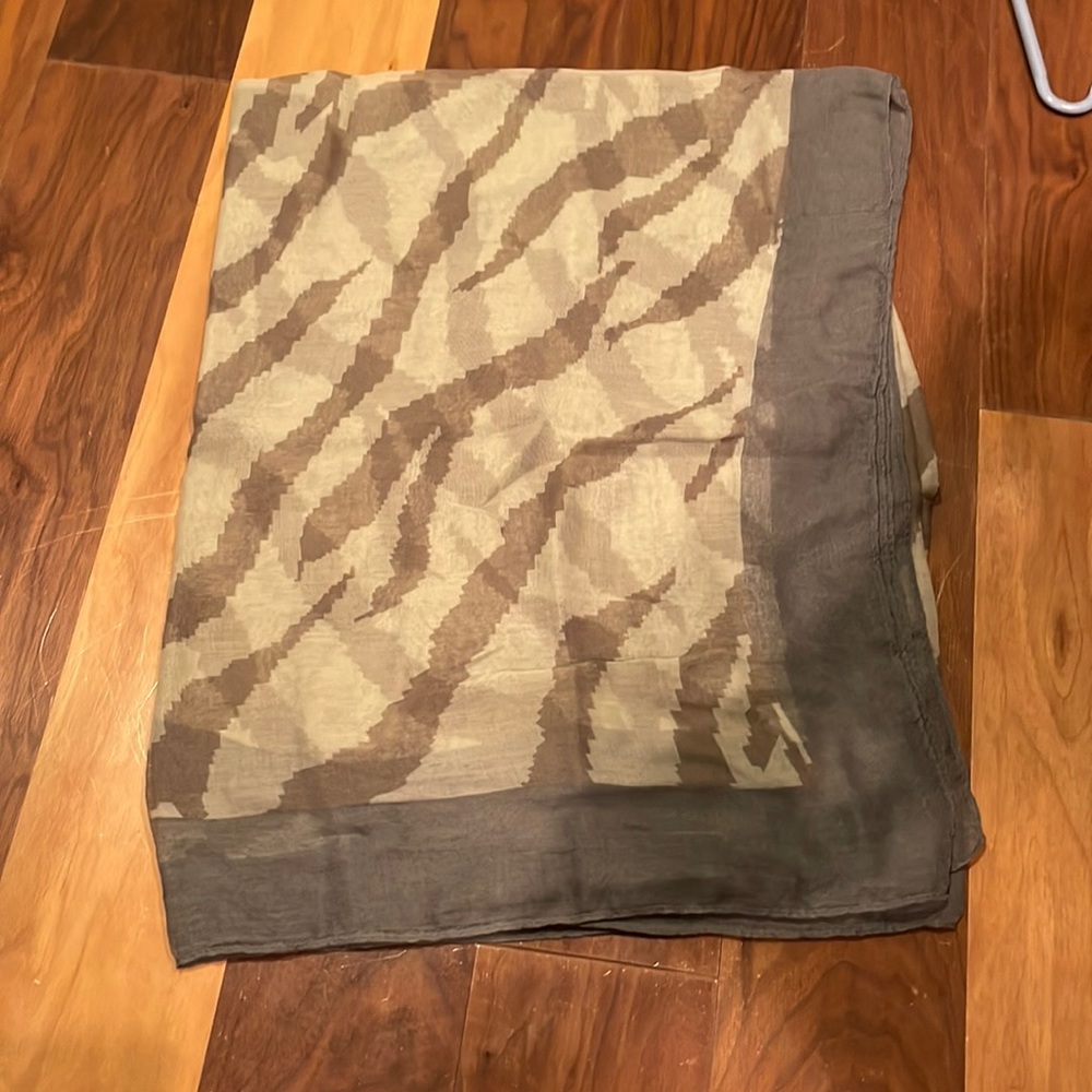 White tiger scarf, Francesca’s